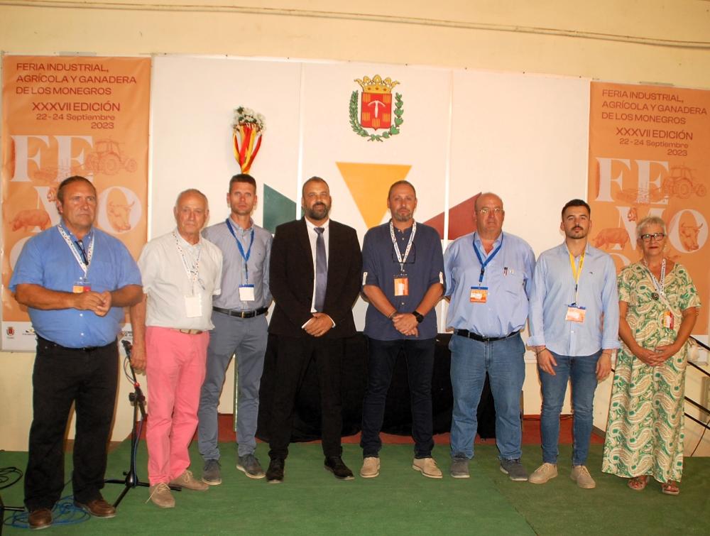 Imagen El presidente de la Comarca de Los Monegros, Pedro Loscertales, ha clausurado esta tarde la 37ª edición de FEMOGA, Feria Industrial, Agrícola y Ganadera de Los Monegros, el gran escaparate de la comarca, que ha cerrado hoy sus puertas con un balance muy positivo