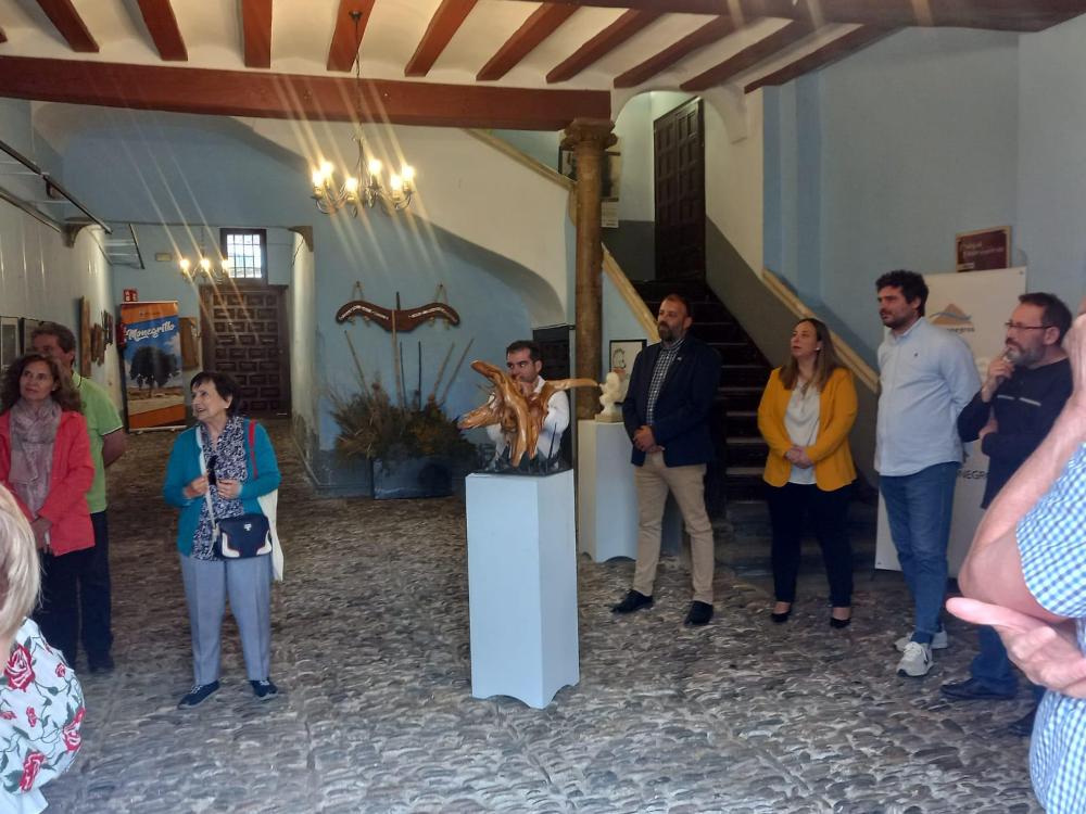 Imagen Excelente acogida en Monegrillo de la exposición itinerante RAÍCES, muestra de los artistas de la asociación Artemonegros
