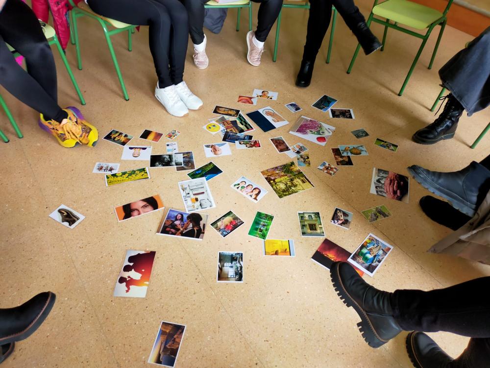 Imagen El Centro comarcal de Servicios Sociales de Los Monegros retoma el grupo socio terapéutico para padres y madres de adolescentes