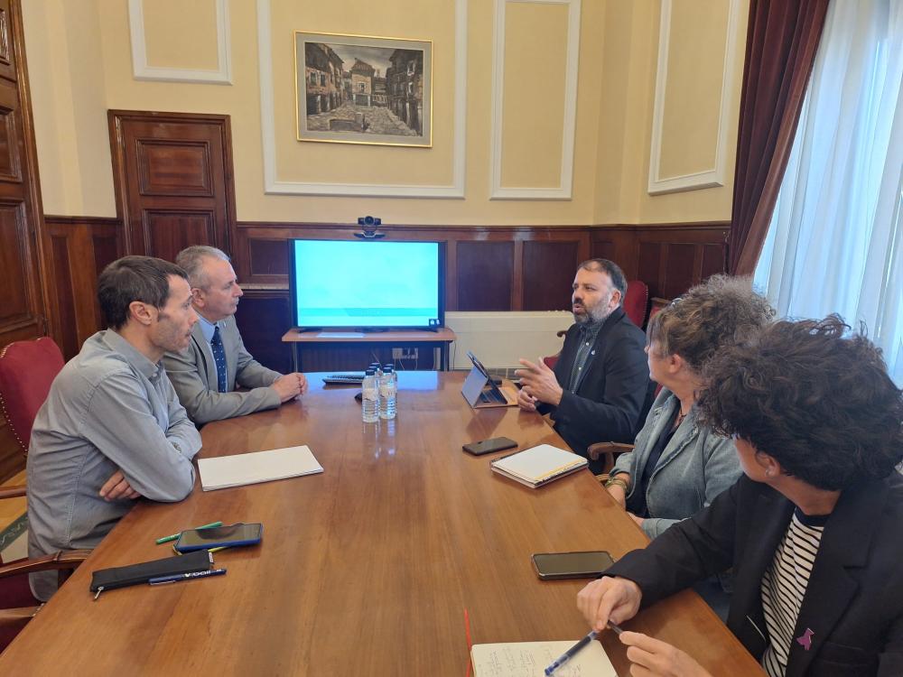 Imagen Reunión en la Subdelegación del Gobierno en Huesca para mejorar las telecomunicaciones en Los Monegros