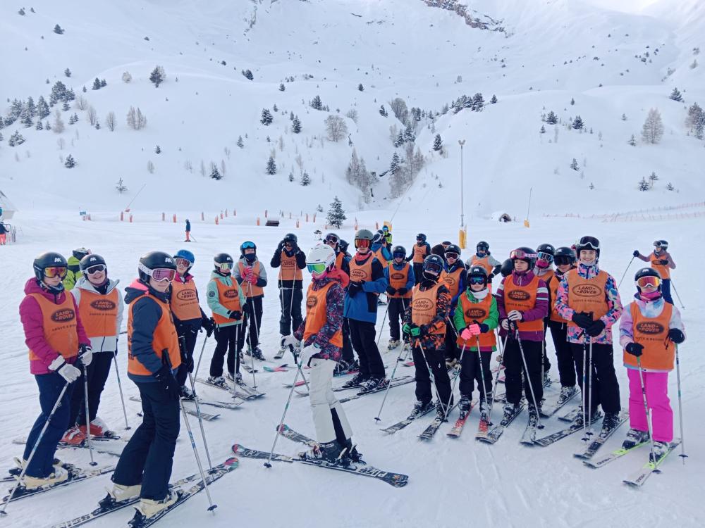 Imagen Casi 170 niños y niñas de siete centros educativos de Los Monegros participan este año en la campaña de esquí escolar