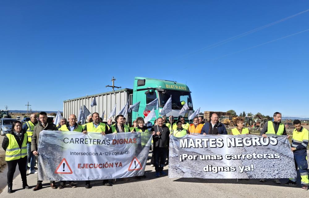 Imagen Los Monegros ha iniciado hoy en Sariñena los “Martes Negros” con cortes reivindicativos por unas carreteras dignas y seguras