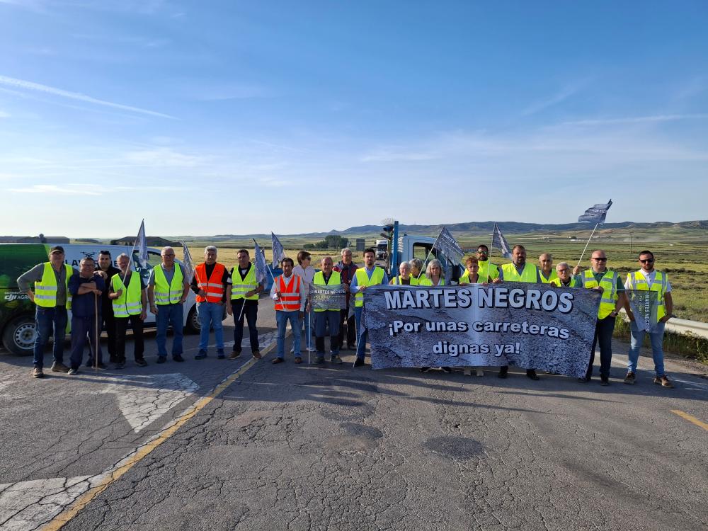Imagen Piden más seguridad en las obras de la A-230 durante el segundo “Martes Negro” que ha tenido lugar hoy en Castejón de Monegros y en Pallaruelo de Monegros