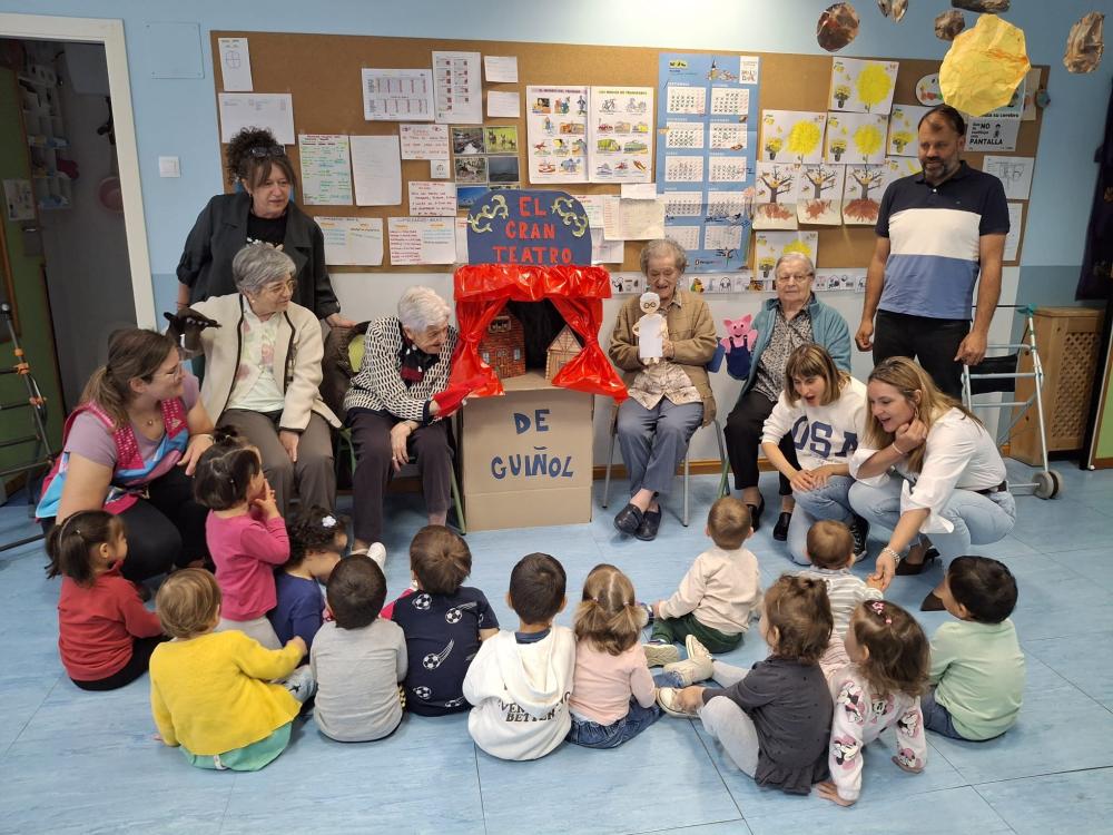 Imagen Las aulas de la Escuela Infantil Comarcal en Grañén acogen el programa de convivencia intergeneracional “Conmuévete” desde hoy y hasta el próximo viernes 22 de mayo