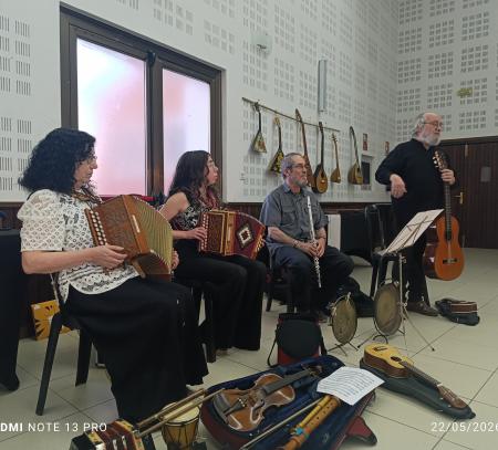 Imagen La exposición “Raíces Sonoras” despierta el interés por la música...