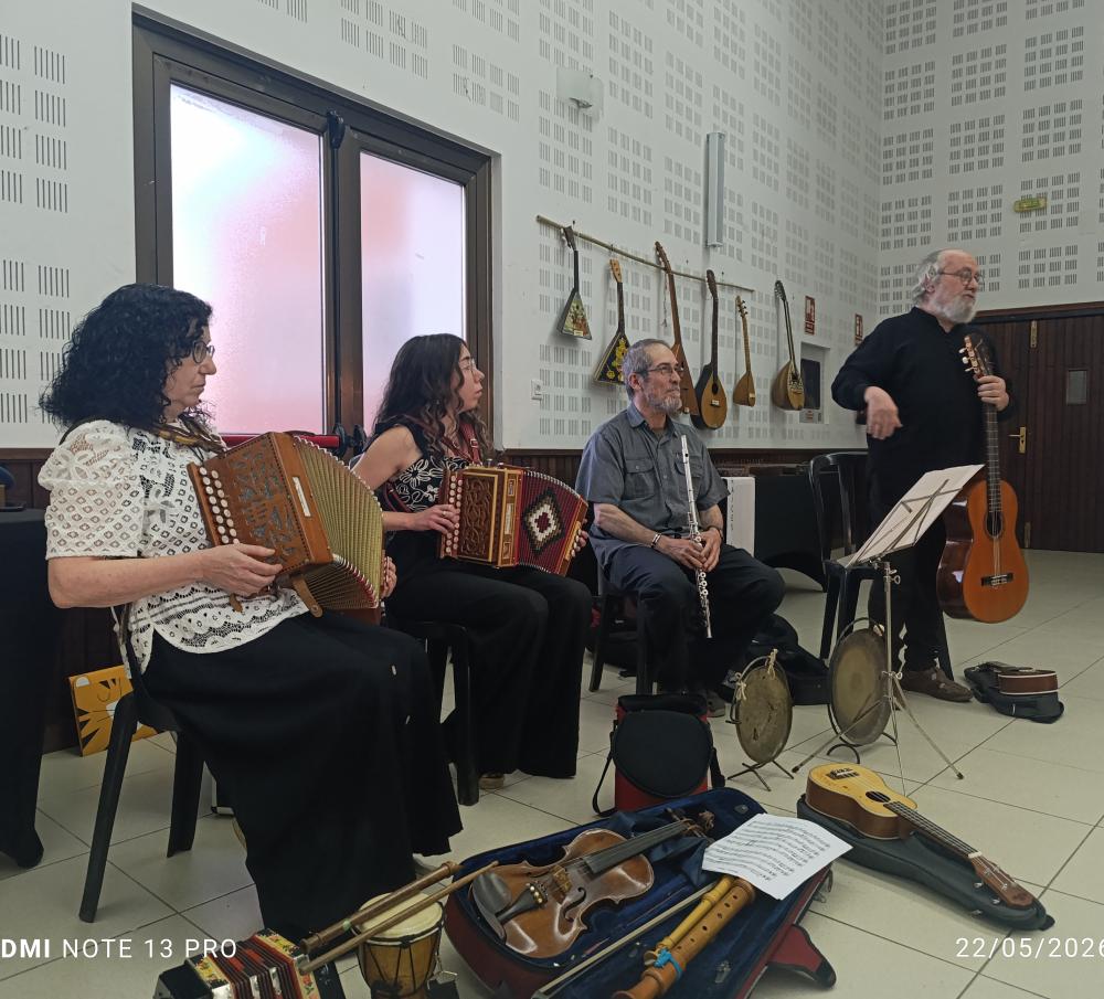 Imagen La exposición “Raíces Sonoras” despierta el interés por la música tradicional y el patrimonio cultural en San Lorenzo del Flumen