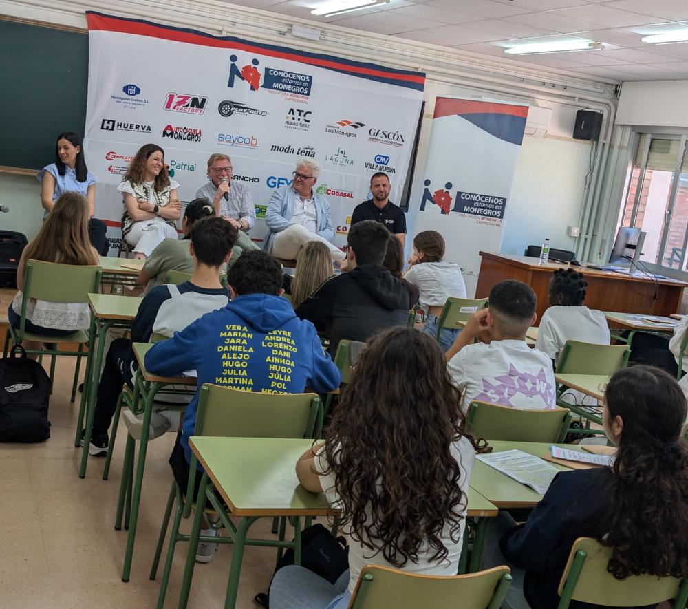 Imagen En marcha la tercera edición del programa “Conócenos, estamos en Monegros” que se desarrolla en los institutos de la comarca para acercar a la juventud las oportunidades laborales del territorio