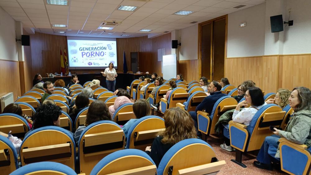 Imagen La conferencia de Marina Marroquí esta tarde en Grañén y la proyección de cine ayer Bujaraloz completan con éxito las actividades previas de la 25ª edición de Esteparea